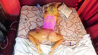 Her sister’s bestie eat up her pink gorgeous vagina