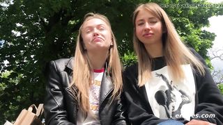 Amateur Lesbians Scissoring to Orgasm