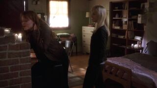 Lauren Ambrose and Mena Suvari - ''Six Feet Under'' s4e08 02