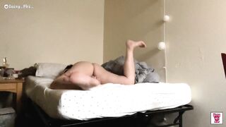 Squirming around whilst I use my dido and love button sucker to cum [Joy Squad] Daisy Mei