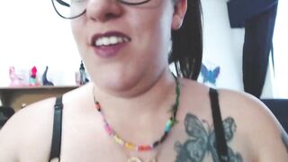 putting my hand in my booty
