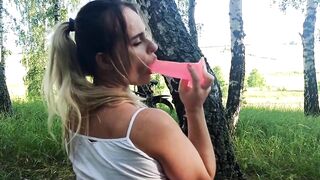 Glamorous blond masturbates and ends up squirting after a run in the forest