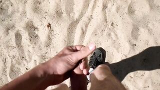 Riskanter Spaziergang und mit meinem Schwanz spielen im öffentlichem Wald