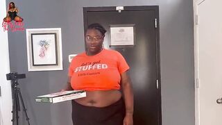 Pizza Vagina: Black big beautiful woman Delivers A Pizza and Gets a BBC Tip