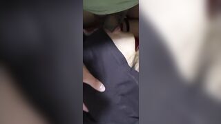 Convenzo a mi hermanastra que me la chupe y terminamos follando