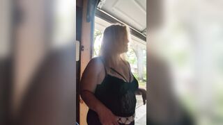 Pawg Smokin' and dancing vibe with me! Whoop whoop
