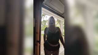 Pawg Smokin' and dancing vibe with me! Whoop whoop