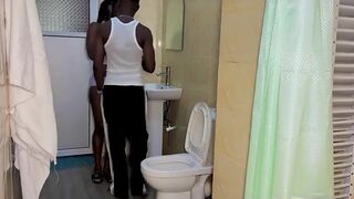 Omg! No Step-stepsister Break Into My Bath and Ride Me