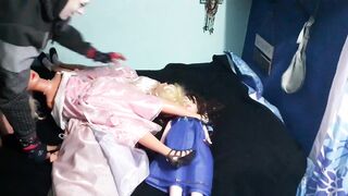Orgía con princesas de Disney! // Parte 5- Cogiendo a la princesa de vestido rosa