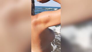 mother I'd like to fuck italiana si rinfresca nuda al mare