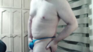 Sexy shlong shows off his body and undresses