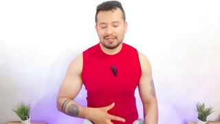 Hombre maduro vergons se folla el cuiito twink del sobrino de su esposa! le rellena el culo