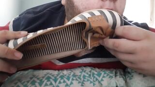 licking shoe