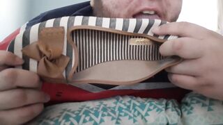 licking shoe