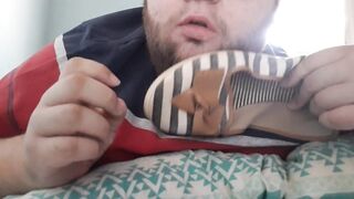 licking shoe