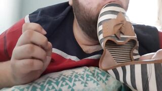 licking shoe
