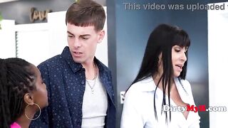 mother I'd like to fuck Step Mommy Caught Being Nasty With Her Ally - Naomi Foxx, Sandy Love, Austan T