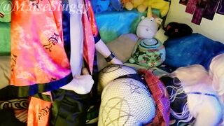 Nice-looking blond alt sucks and gets cum on it - M3treSluggy