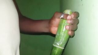 Jerking off my cucumber worthy and slow ?