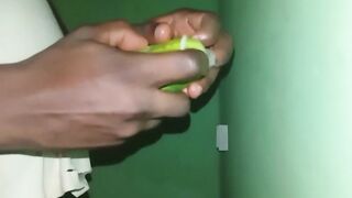Jerking off my cucumber worthy and slow ?