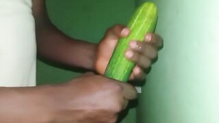 Jerking off my cucumber worthy and slow ?