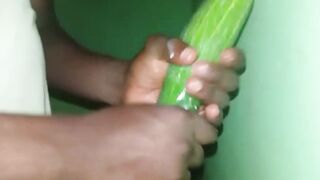 Jerking off my cucumber worthy and slow ?