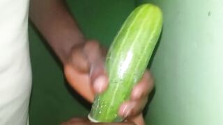 Jerking off my cucumber worthy and slow ?