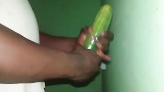 Jerking off my cucumber worthy and slow ?