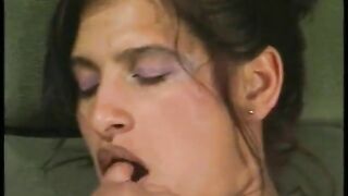 That babe likes her golden sex tool