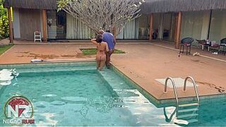 This babe got frisky with the ranch employee and ended up having anal and vaginal sex in the pool, finishing by ejaculating inside her cunt.