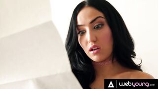 Sexy Blond Kenzie Reeves Turns Friendship With Naturally Stacked Jade Baker & Into Steamy Scissoring