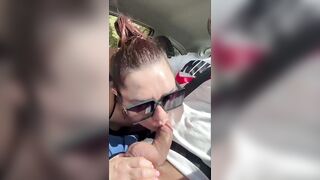 Юлия приглашает только что познакомившегося мужчину к себе домой.