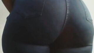 Chubby Butt Jean Fitting