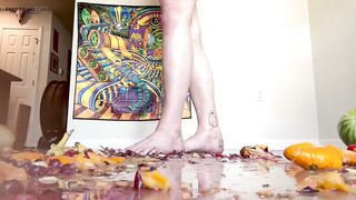 Size 16 Foot Crush W Fruit by 67 Domina