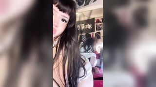 Need anybody to lick my cunt properly ?