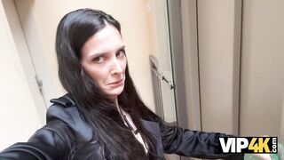 VIP4K. A Mastix likes Riding a youthful dong