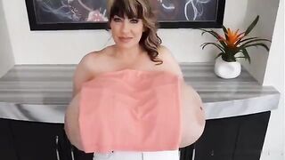 Chelsee C out grown her pink top