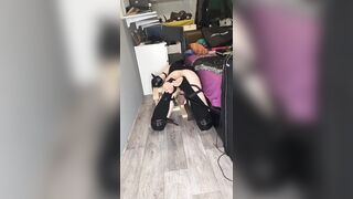 bedsto couch sex toy in muzzel humping wand