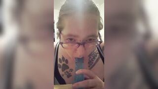 I love to suck wang and make eye contact