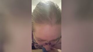 I love to suck wang and make eye contact