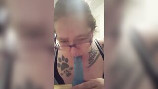 I love to suck wang and make eye contact