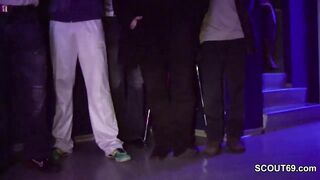 Meine Freundin wichst die Jungs im Pornokino Hamburg ab