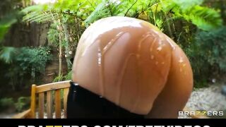 Large-ass golden-haired Joslyn James has a pulsing anal climax
