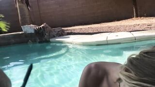 Toplees blow job in the pool