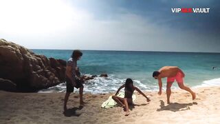 Public Beach Bang: Slender Black Vagina Pounded in Missionary as Waves Crash
