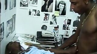 Thug bangs hawt black hottie bareback in Harlem