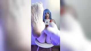 Thick hips widen wide on the chair