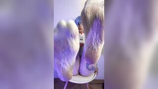Thick hips widen wide on the chair
