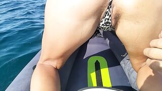 Riesce a fare la troia anche in canoa
