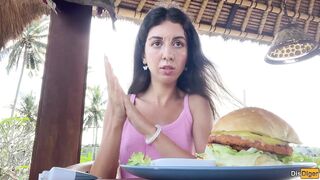 Hotty Asks Waiter to Cover Her Face with Cum in Public Cafe to Eat Burger